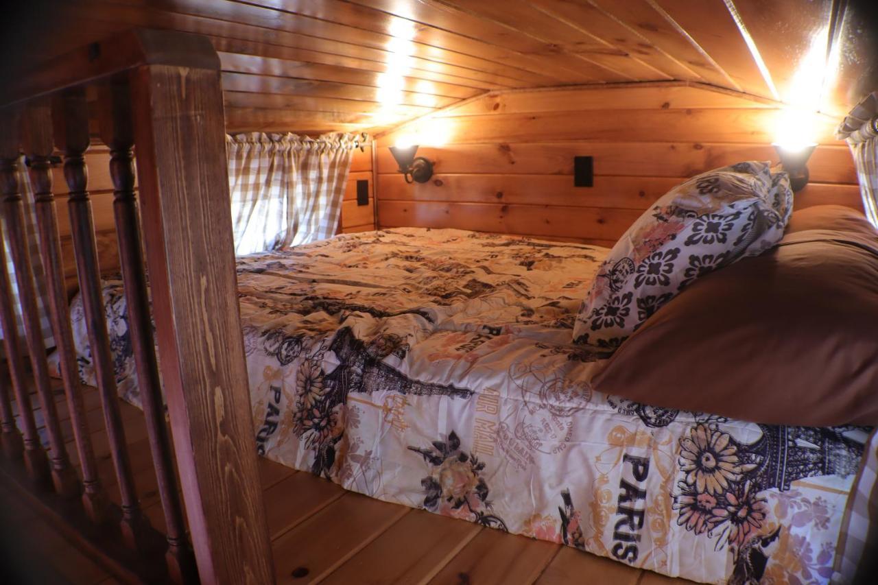 Storybook Village Pine Cove Екстериор снимка