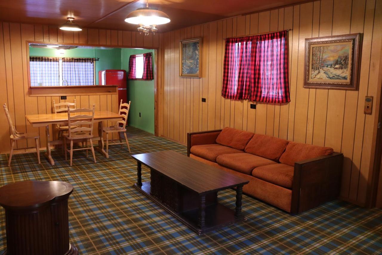 Storybook Village Pine Cove Екстериор снимка